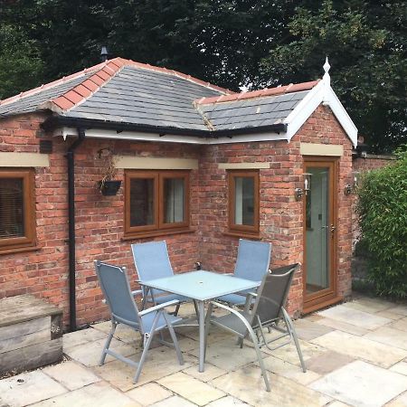 The Old Vicarage Lodge Manchester Esterno foto